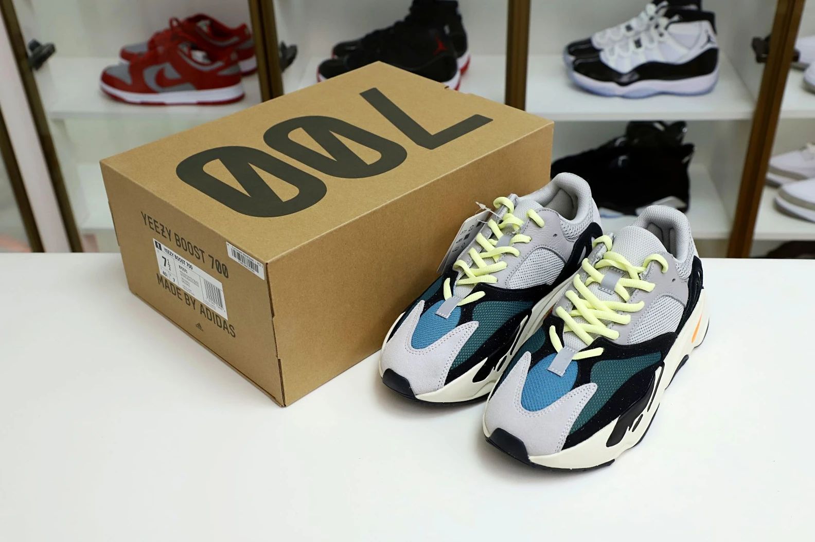 Trendy Kimikick YEEZY BOOST 700 'WAVE RUNNER' 49