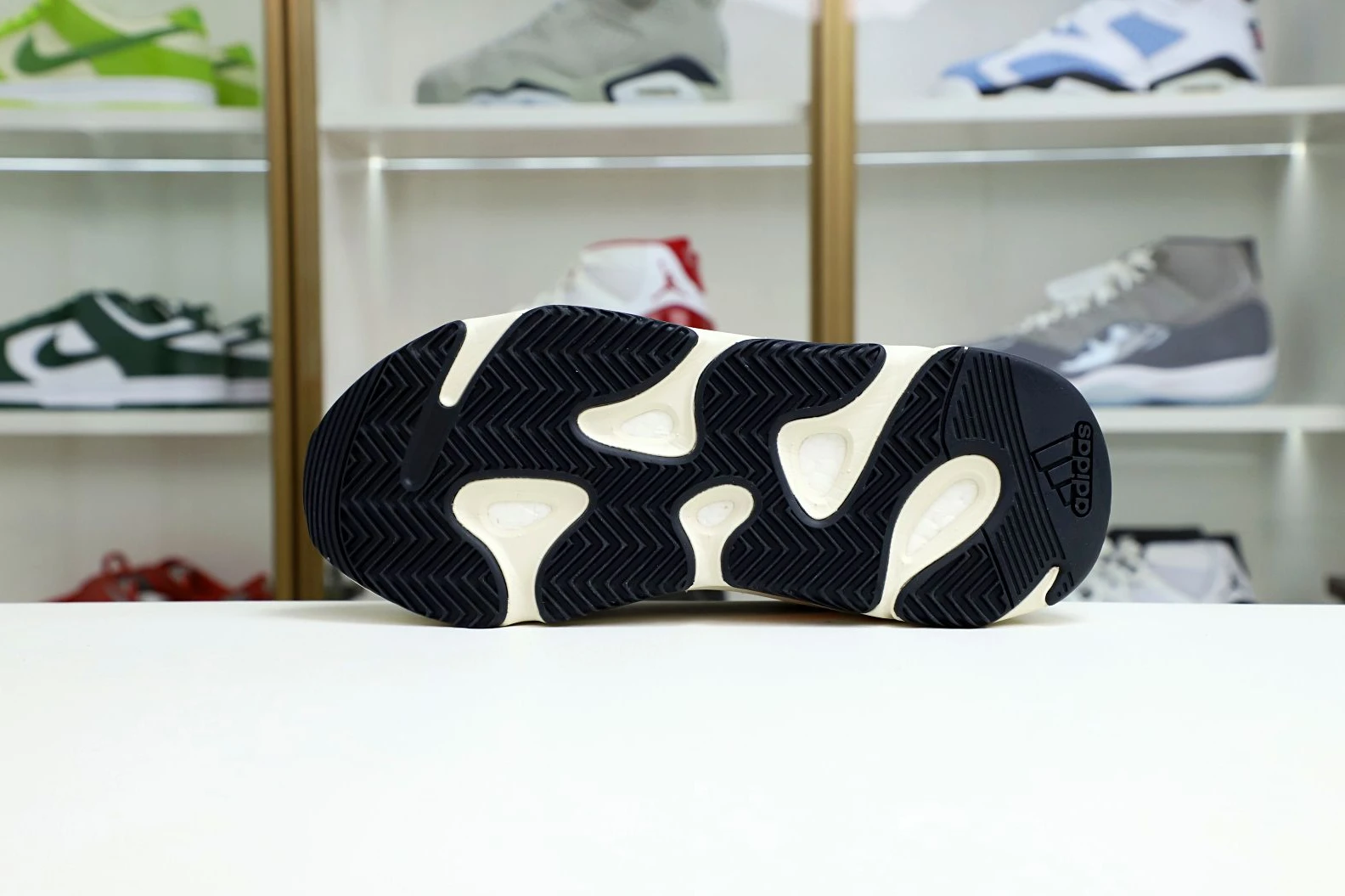 Trendy Kimikick YEEZY BOOST 700 'WAVE RUNNER' 49