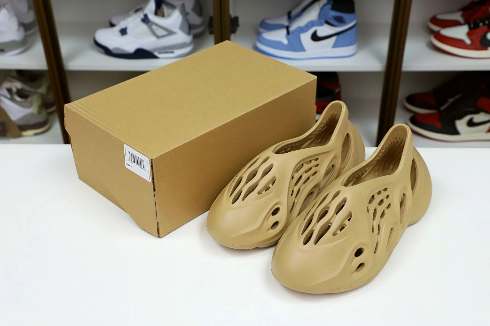 Trendy Kimikick YEEZY FOAM RUNNER 'OCHRE' 35