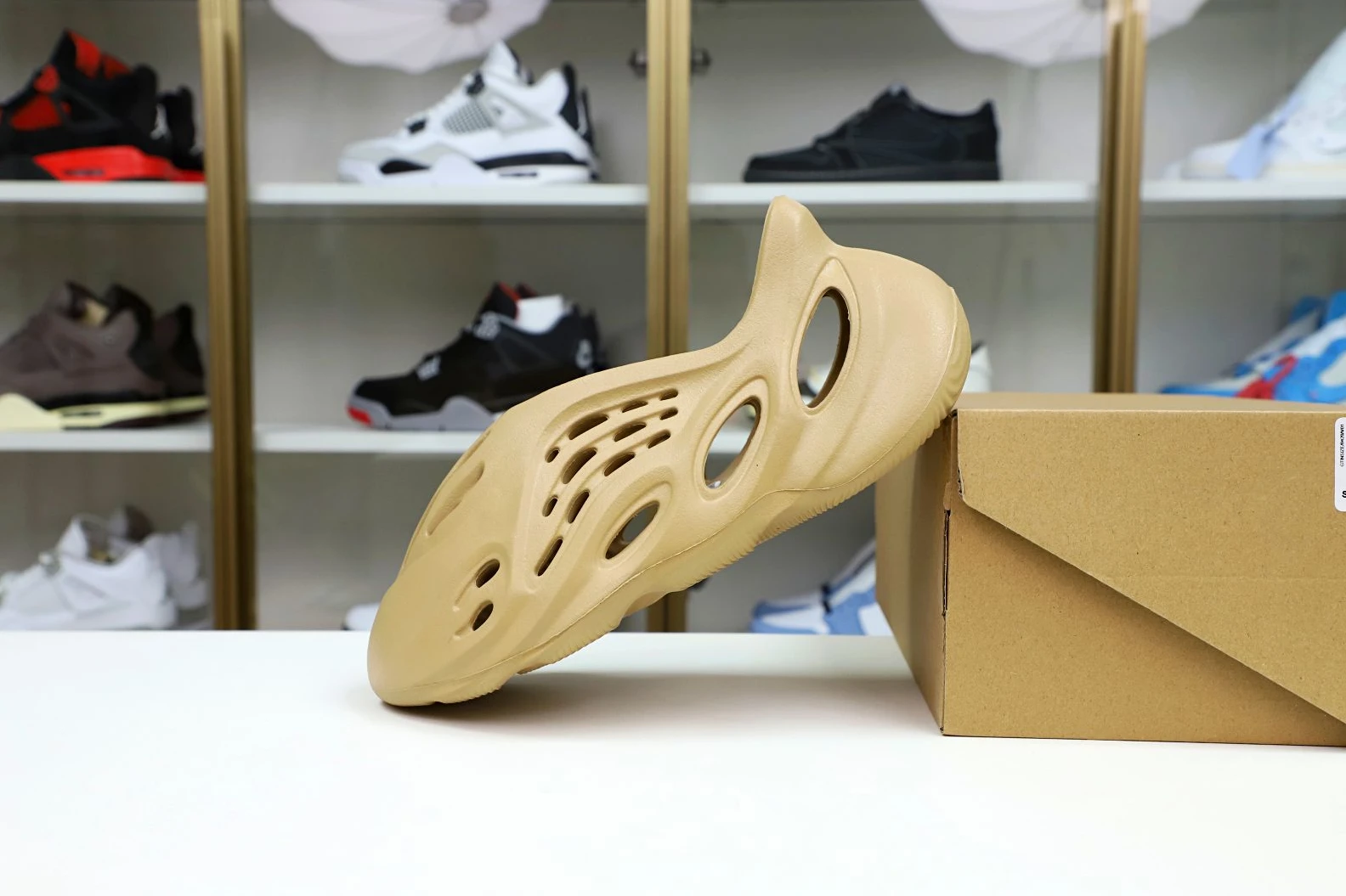 Trendy Kimikick YEEZY FOAM RUNNER 'OCHRE' 35