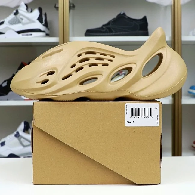 Trendy Kimikick YEEZY FOAM RUNNER 'OCHRE' 35