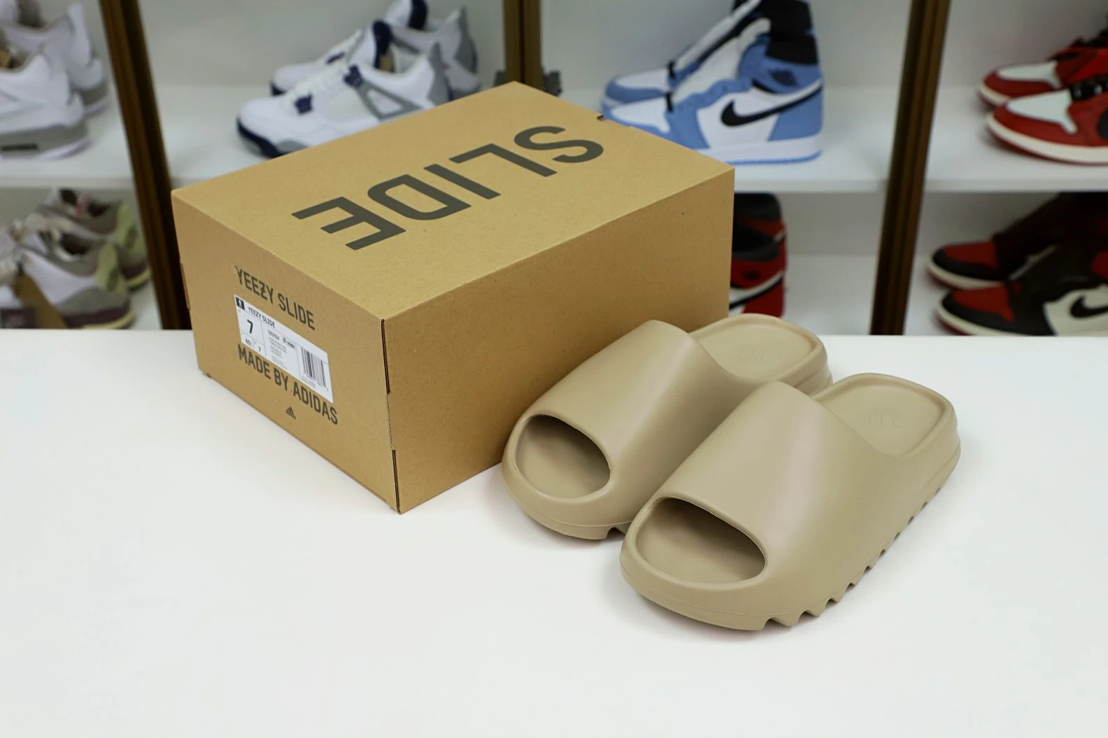 Trendy Kimikick YEEZY SLIDES GZ 52
