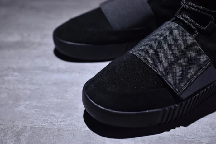 Trendy ad*s yeezy boost 750 triple black cblack bb 155