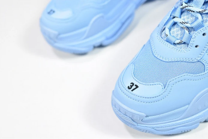 Trendy triples trainer sneakers 2122