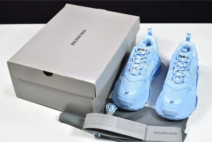 Trendy triples trainer sneakers 2122