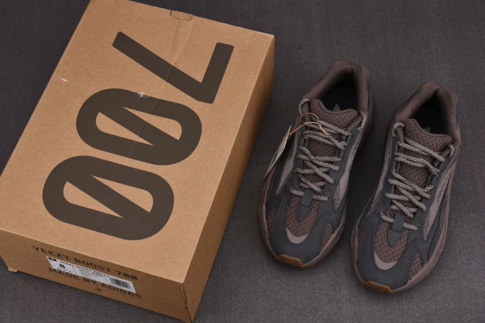 UrbanStyle ADIDAS Yeezy Boost 700 V2 'Mauve' GZ 369