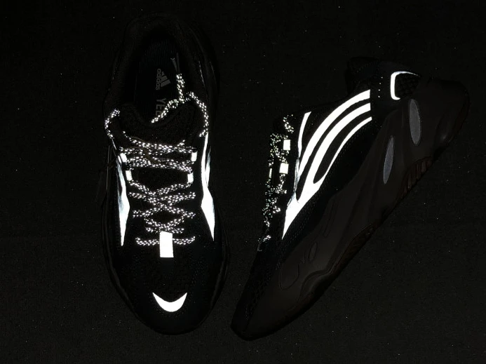 UrbanStyle ADIDAS Yeezy Boost 700 V2 'Mauve' GZ 369