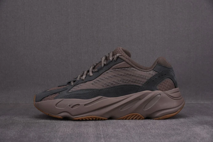 UrbanStyle ADIDAS Yeezy Boost 700 V2 'Mauve' GZ 369