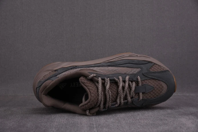 UrbanStyle ADIDAS Yeezy Boost 700 V2 'Mauve' GZ 369