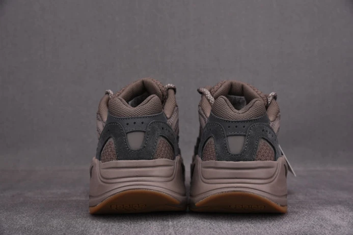 UrbanStyle ADIDAS Yeezy Boost 700 V2 'Mauve' GZ 369