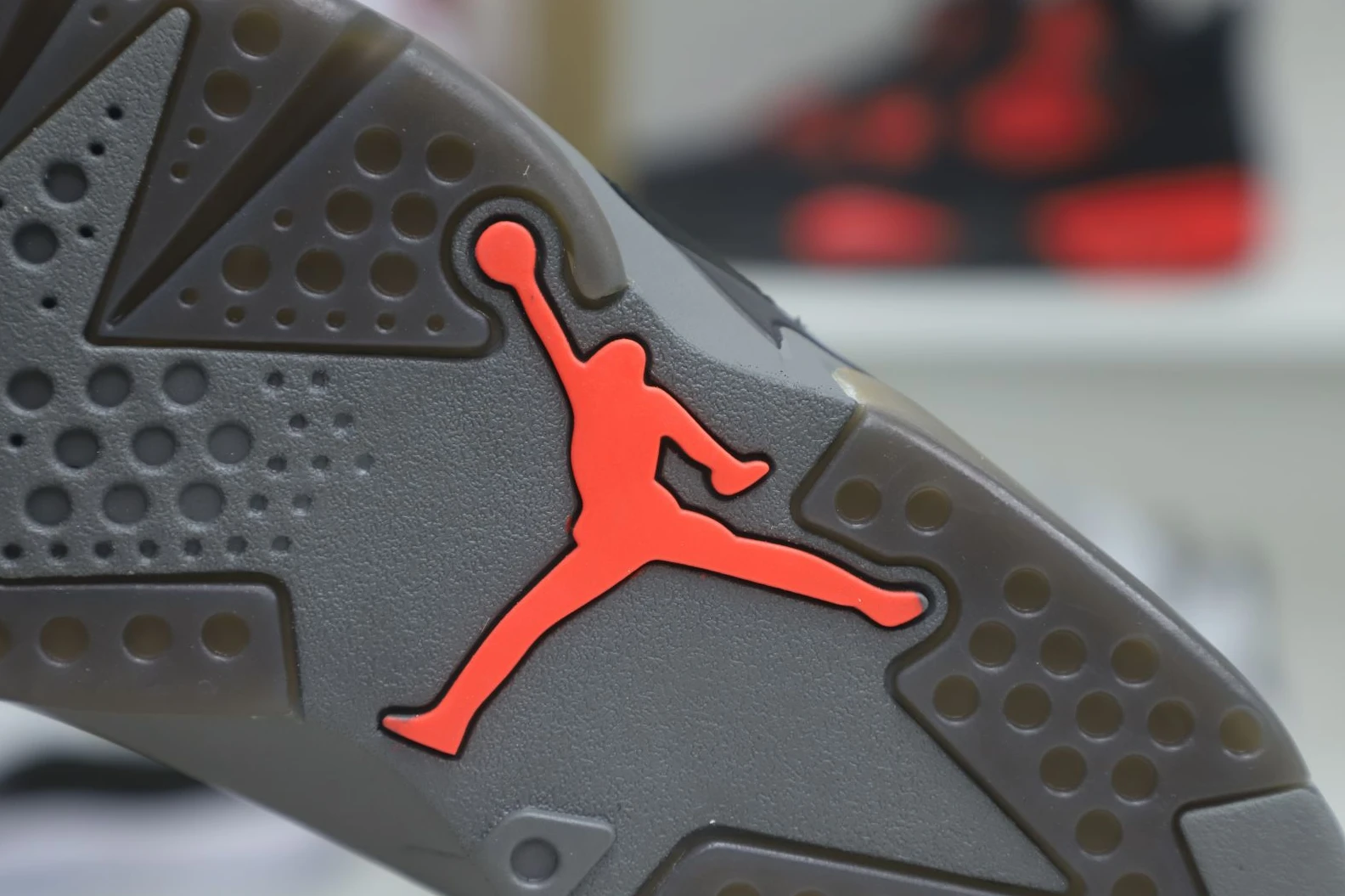 UrbanStyle Kimikick PARIS SAINT-GERMAIN X AIR JORDAN 6 RETRO 'IRON GREY' 2004