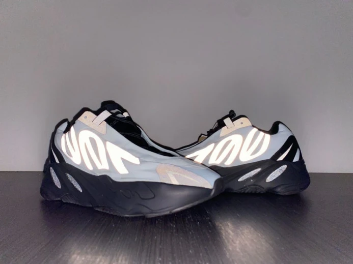 UrbanStyle ad*s yeezy boost 700 mnvn blue tint gz 173