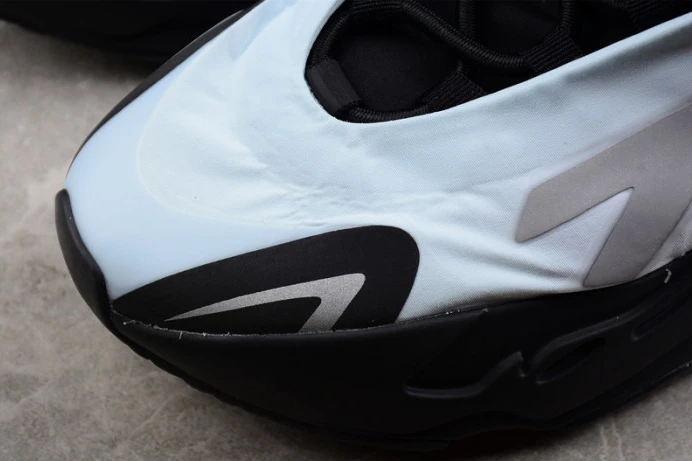 UrbanStyle ad*s yeezy boost 700 mnvn blue tint gz 173