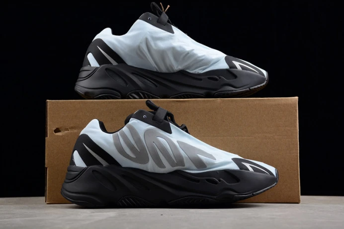 UrbanStyle ad*s yeezy boost 700 mnvn blue tint gz 173