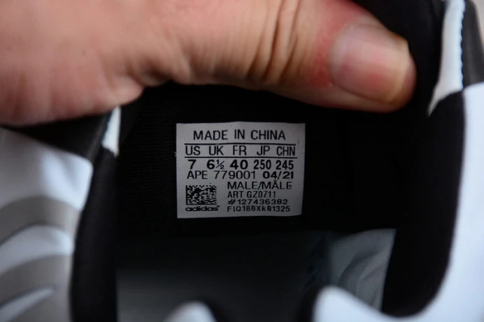 UrbanStyle ad*s yeezy boost 700 mnvn blue tint gz 173