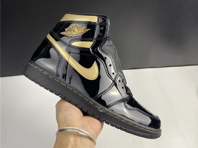 UrbanStyle air jordan 1 high og patent ‘black gold’ 555088- 1237