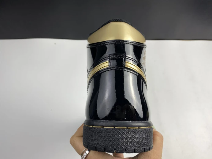UrbanStyle air jordan 1 high og patent ‘black gold’ 555088- 1237