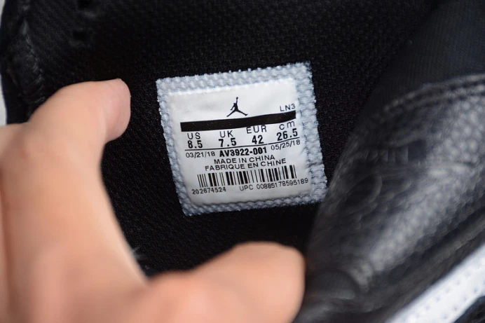 UrbanStyle jordan legacy 312 black white av3922- 1575