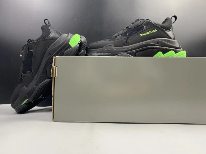 UrbanStyle triples trainer sneakers 2136