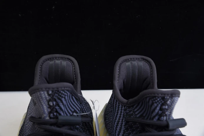 WellDesigned Adidas Yeezy Boost 350 V2 Asriel FZ 451
