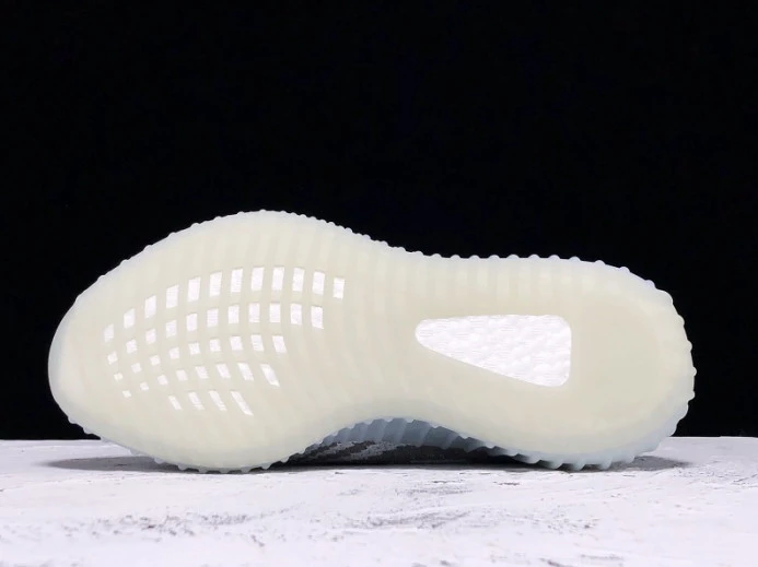 WellDesigned Adidas Yeezy Boost 350 V2 Blue Tint B 326