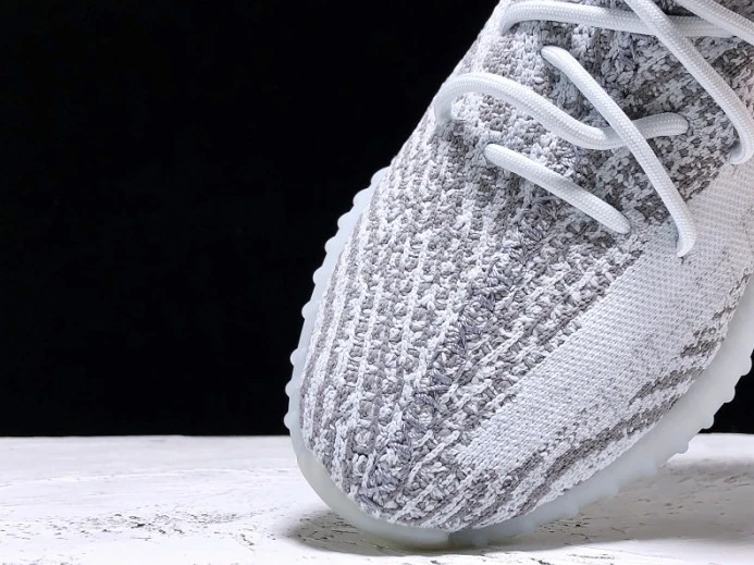 WellDesigned Adidas Yeezy Boost 350 V2 Blue Tint B 326