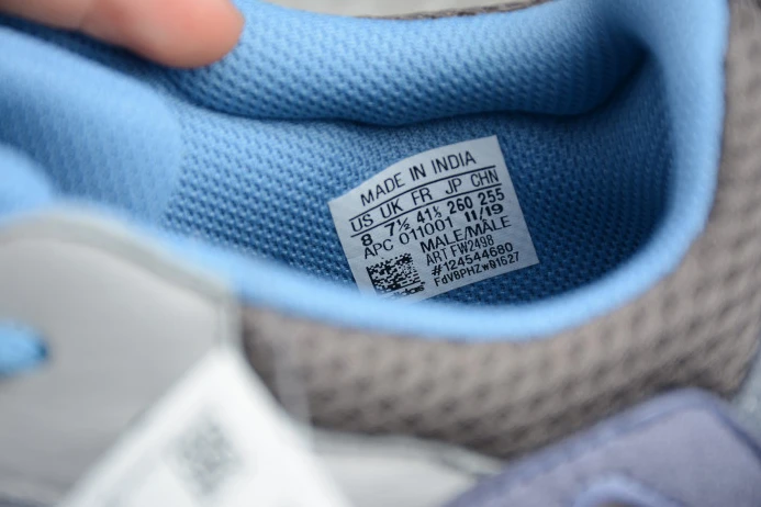 WellDesigned Adidas Yeezy Boost 700 Carbon Blue FW 475