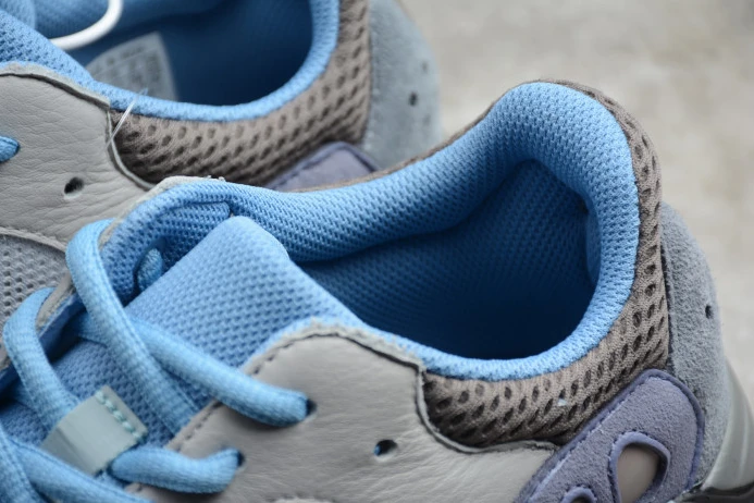 WellDesigned Adidas Yeezy Boost 700 Carbon Blue FW 475