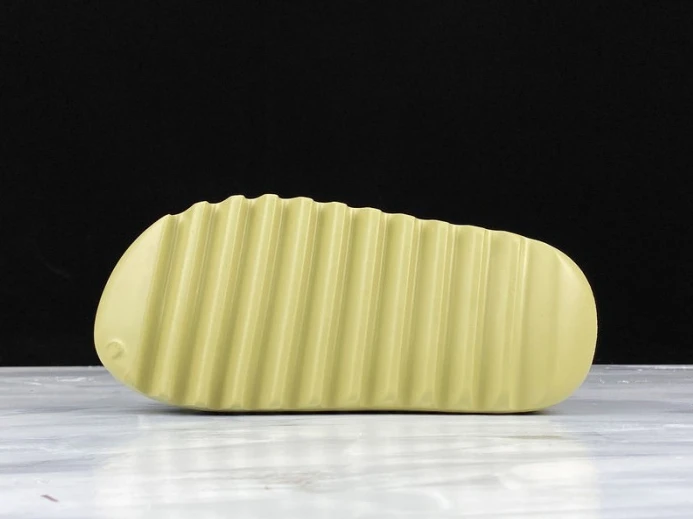 WellDesigned Adidas Yeezy Slides 'Resin' FX 487