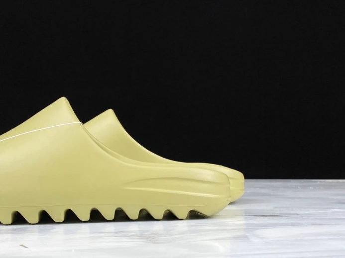 WellDesigned Adidas Yeezy Slides 'Resin' FX 487