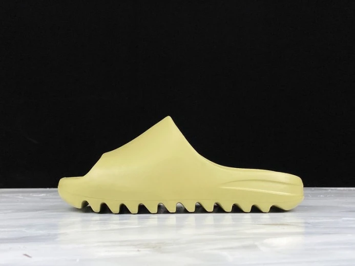 WellDesigned Adidas Yeezy Slides 'Resin' FX 487