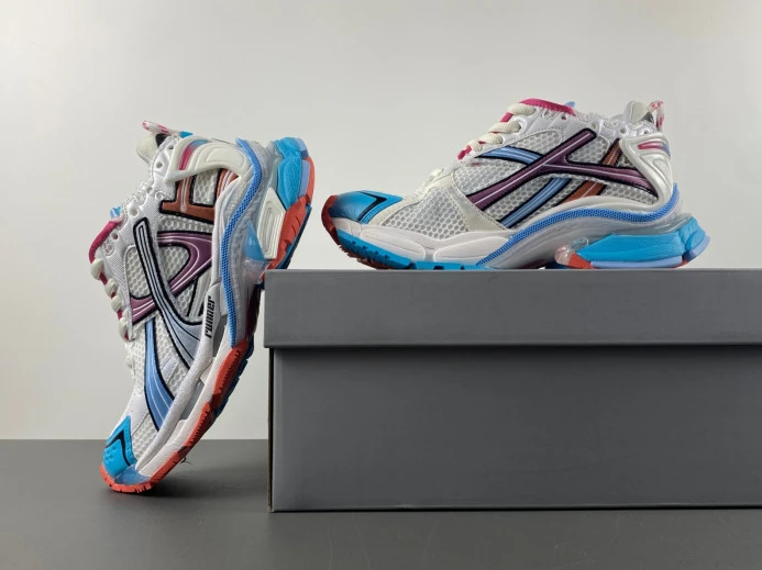 WellDesigned BLCG RUNNER SNEAKER 772767 W3RBW 2399