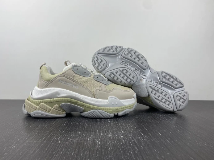 WellDesigned BLCG TRIPLE S SNEAKER 524039 W2FW4 2353