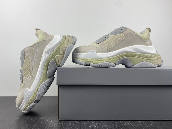 WellDesigned BLCG TRIPLE S SNEAKER 524039 W2FW4 2353