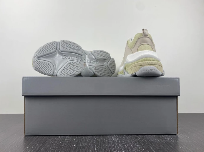 WellDesigned BLCG TRIPLE S SNEAKER 524039 W2FW4 2353