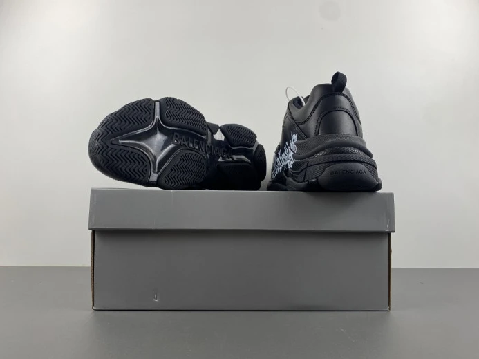 WellDesigned BLCG TRIPLE S SNEAKER 536737 W2FAY 2358