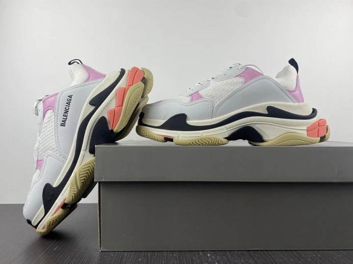 WellDesigned BLCG TRIPLE S SNEAKER 536737 WO90M 2384