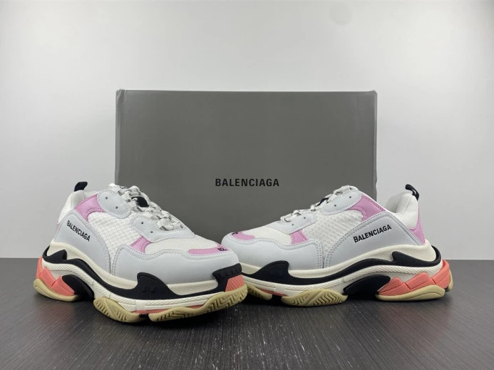 WellDesigned BLCG TRIPLE S SNEAKER 536737 WO90M 2384