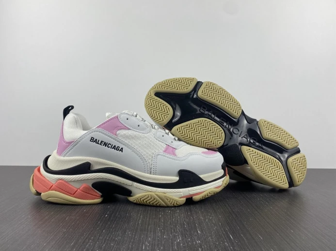 WellDesigned BLCG TRIPLE S SNEAKER 536737 WO90M 2384