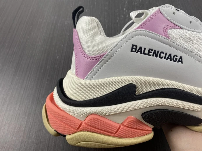 WellDesigned BLCG TRIPLE S SNEAKER 536737 WO90M 2384