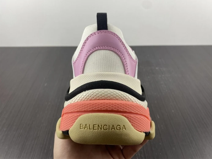 WellDesigned BLCG TRIPLE S SNEAKER 536737 WO90M 2384