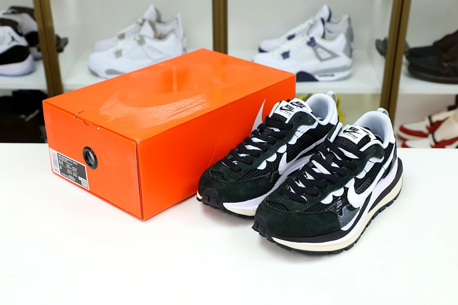 WellDesigned Kimikick SACAI X VAPORWAFFLE 'BLACK WHITE' 3528