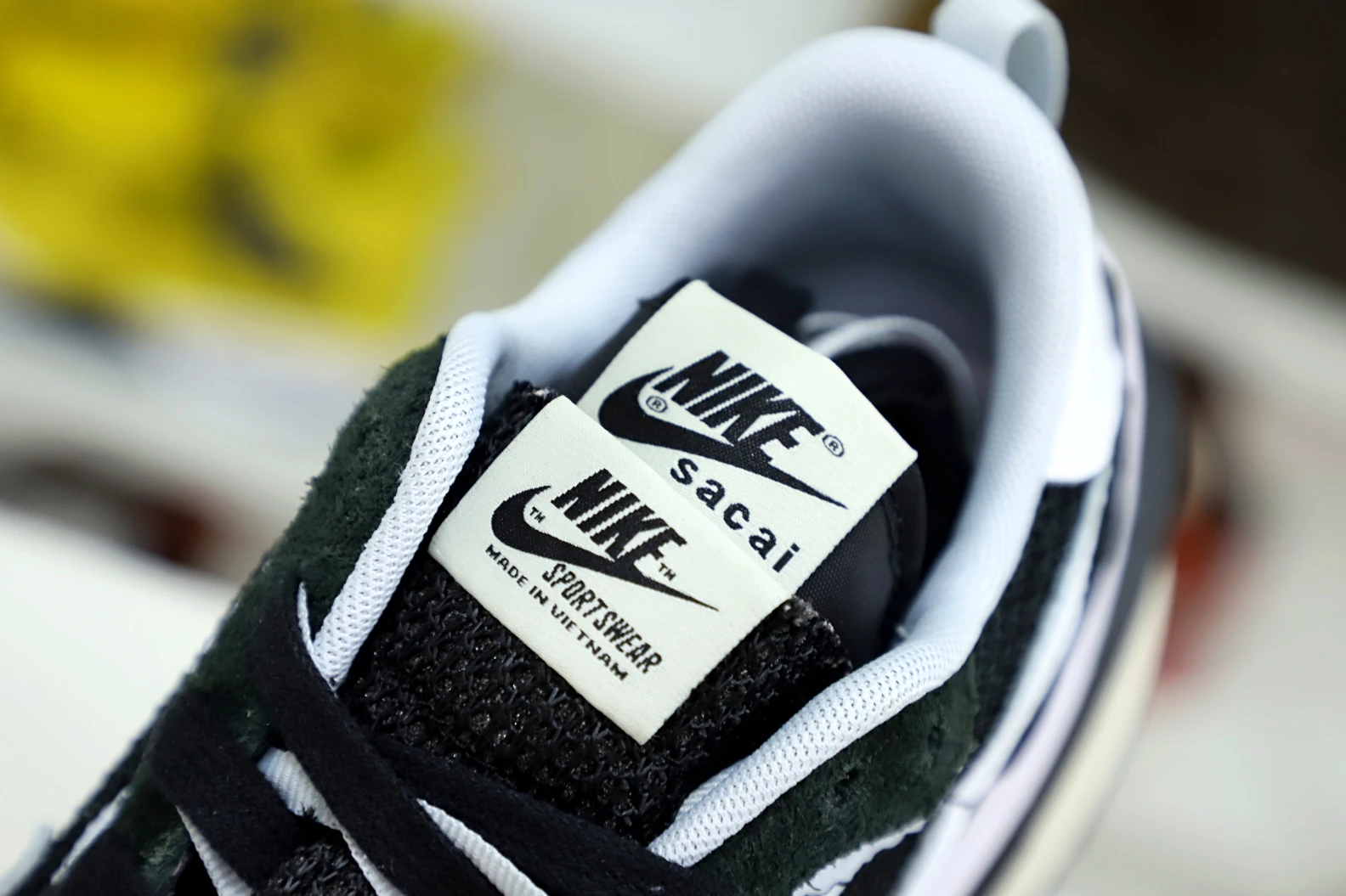 WellDesigned Kimikick SACAI X VAPORWAFFLE 'BLACK WHITE' 3528
