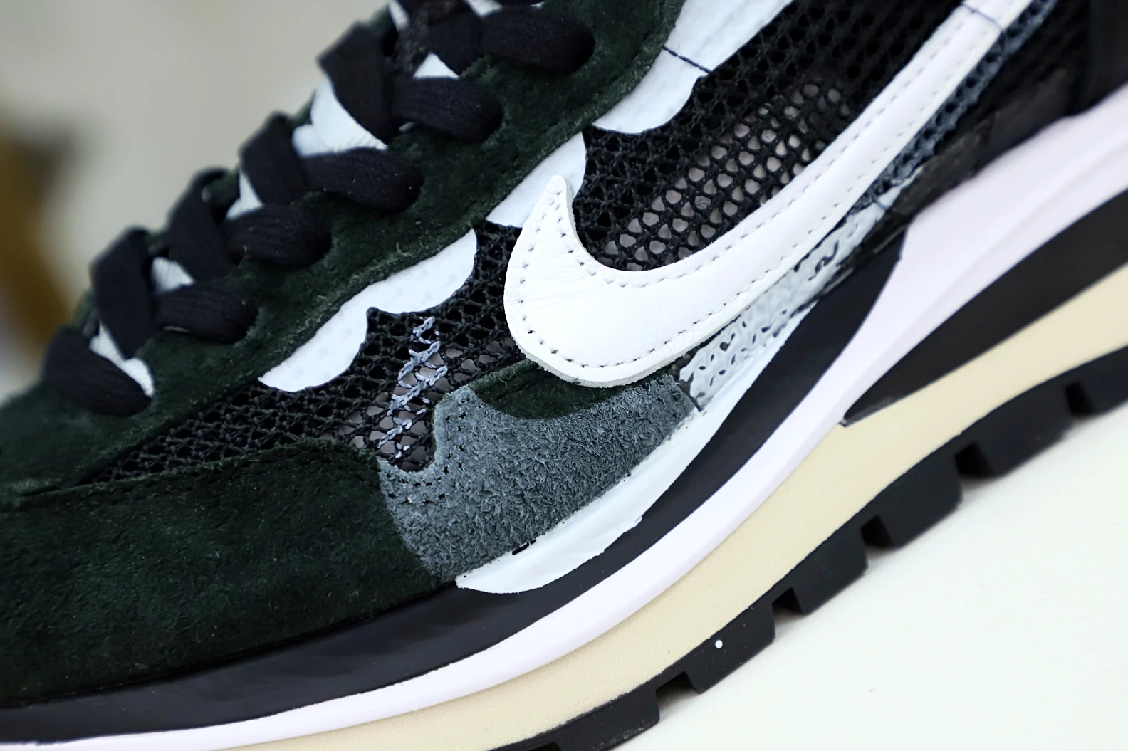 WellDesigned Kimikick SACAI X VAPORWAFFLE 'BLACK WHITE' 3528