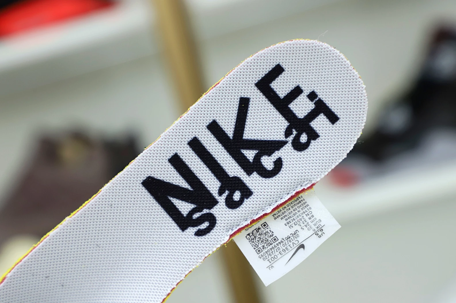 WellDesigned Kimikick SACAI X VAPORWAFFLE 'BLACK WHITE' 3528