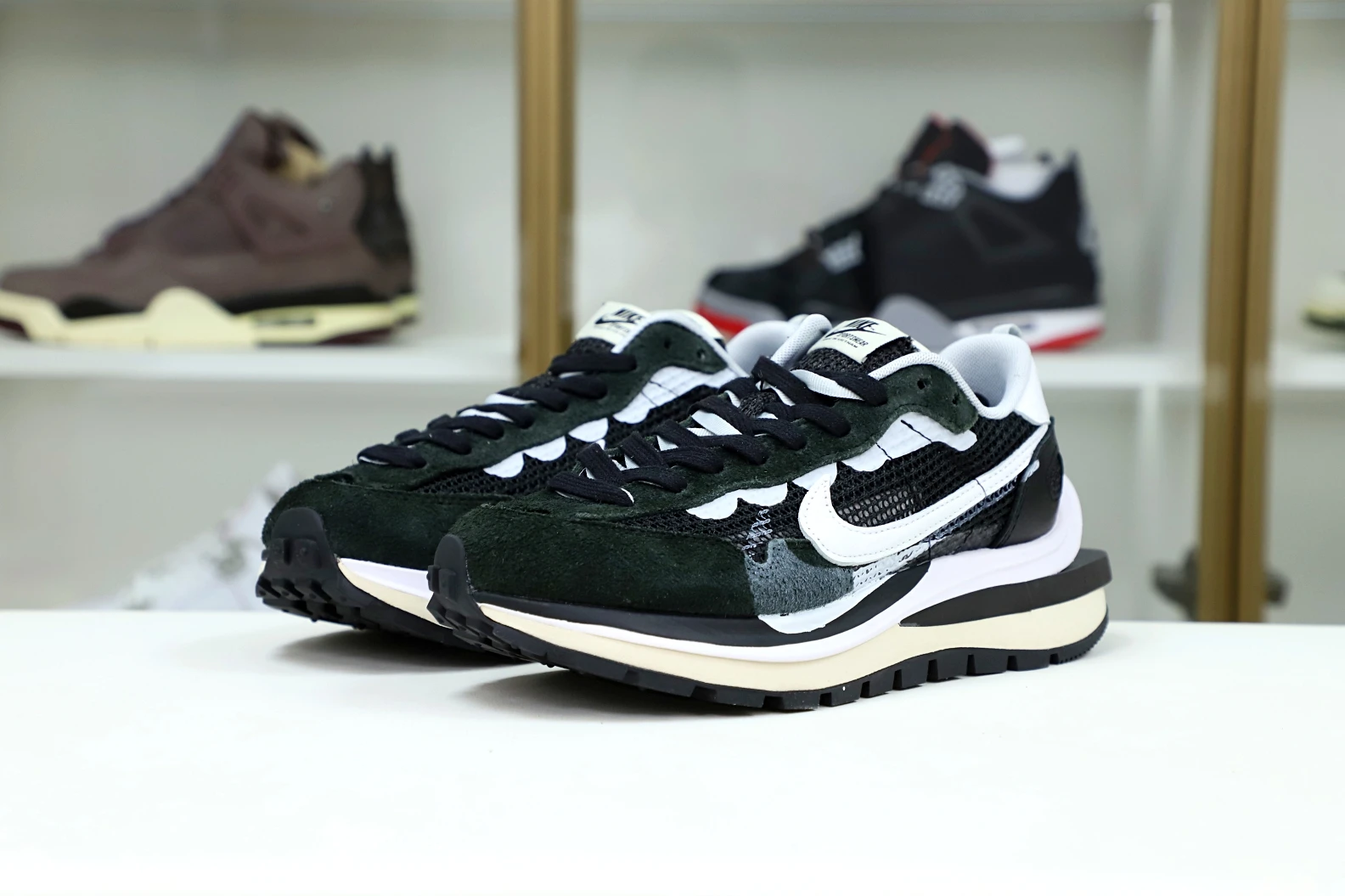 WellDesigned Kimikick SACAI X VAPORWAFFLE 'BLACK WHITE' 3528