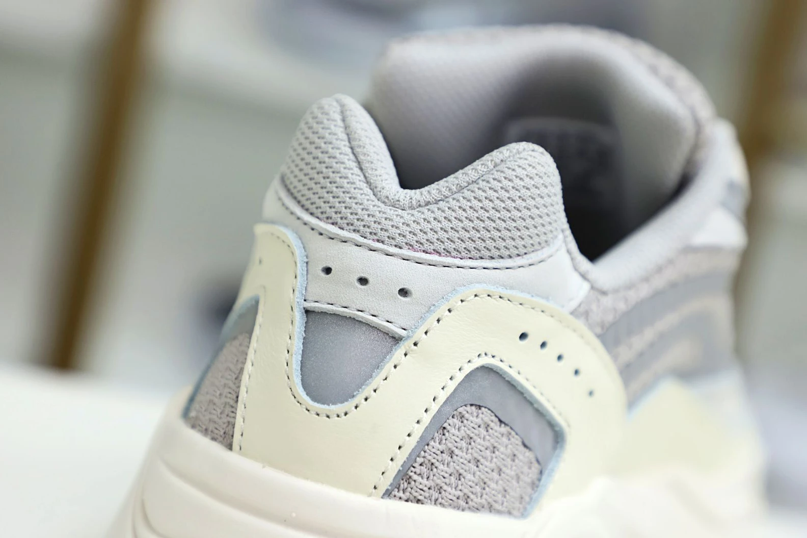 WellDesigned Kimikick YEEZY BOOST 700 V2 'CREAM' 40