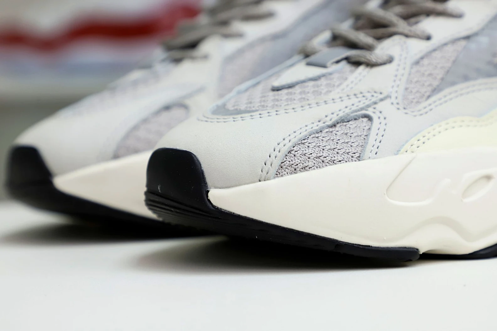 WellDesigned Kimikick YEEZY BOOST 700 V2 'CREAM' 40