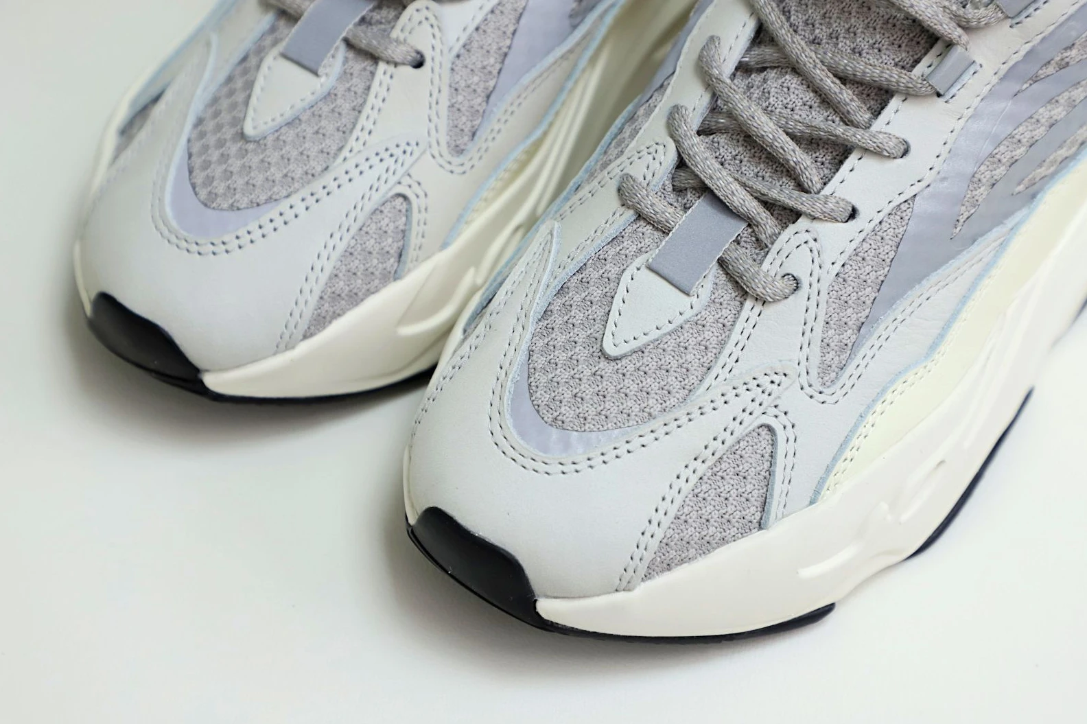WellDesigned Kimikick YEEZY BOOST 700 V2 'CREAM' 40