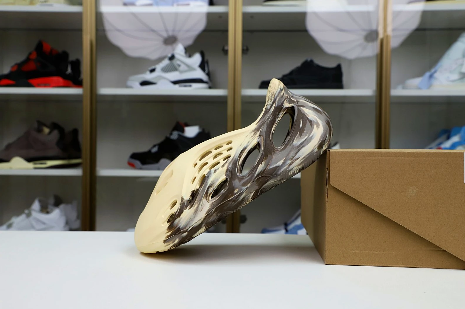 WellDesigned Kimikick YEEZY FOAM RUNNER 'MX CREAM CLAY' 43